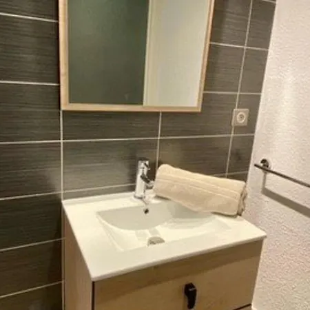 Apartment Renove Et Climatise Avec Terrasse, Parking Prive Et Options Confort A - Fr-1-387-209 *