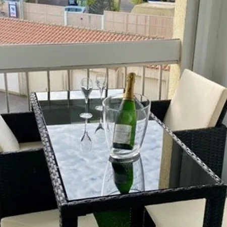 Renove Et Climatise Avec Terrasse, Parking Prive Et Options Confort A - Fr-1-387-209