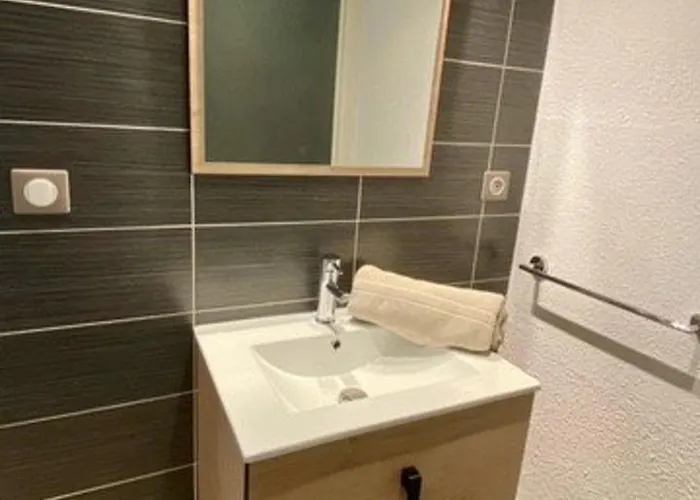 Apartment Renove Et Climatise Avec Terrasse, Parking Prive Et Options Confort A - Fr-1-387-209 *
