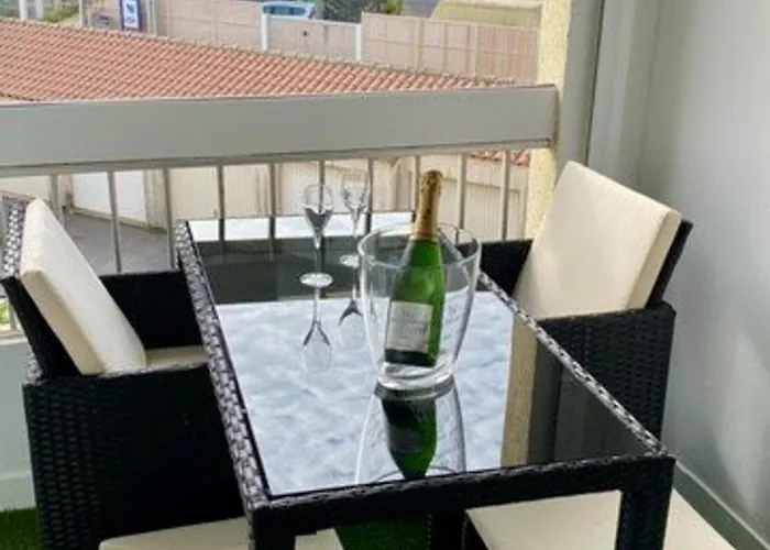Renove Et Climatise Avec Terrasse, Parking Prive Et Options Confort A - Fr-1-387-209